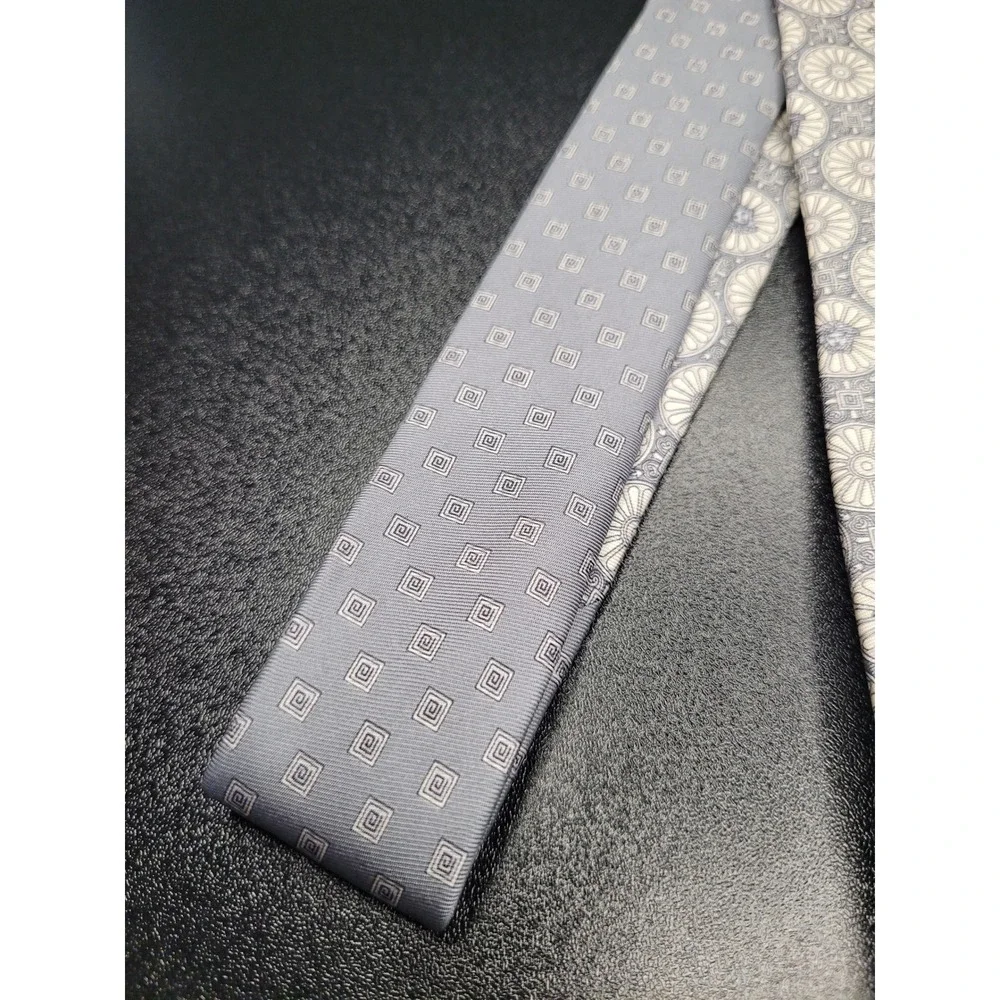 Versace Men's Necktie Grey Medallion Silk 3.75 x 58 Excellent
